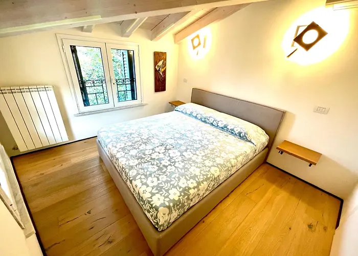 L'approdo Dei Poeti / The Poets' Haven Lerici