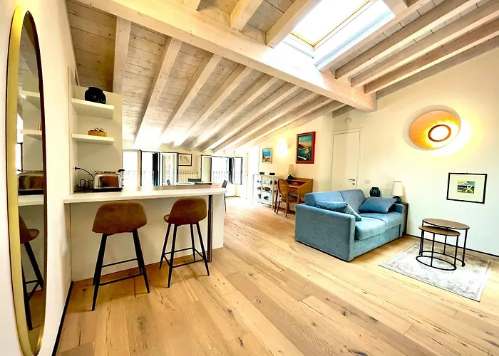 L'approdo Dei Poeti / The Poets' Haven Apartament