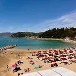 Apartament L'approdo Dei Poeti / The Poets' Haven *