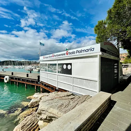 Apartament L'approdo Dei Poeti / The Poets' Haven *