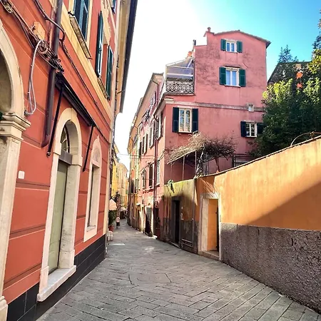 Apartament L'approdo Dei Poeti / The Poets' Haven *